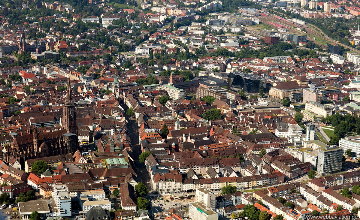 Altstadt-Freiburg-md04356.jpg