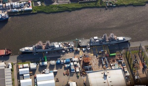 MEKO A200 Fregatten für Ägypten  bei der Rönner-Gruppe in Bremerhaven gebaute  Luftbild