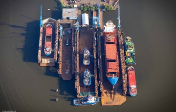 BREDO Werft schwimmende Trockendock Bremerhaven Luftbild