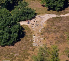 Glaner Braut 2 neolithisches Megalithanlagen Luftbild