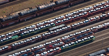 neue VW Autos auf dem  Schienenautotransporter,  Rangierbahnhof Osnabrück Luftbild