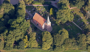 Evangelische Kirche "St. Vitus" und Friedhof von Schweiburg Luftbild