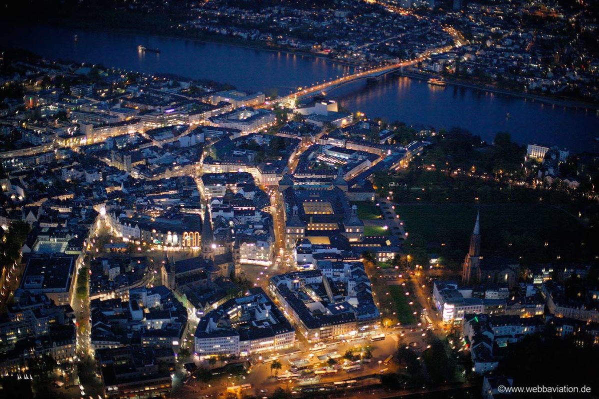Die Bonner Innenstadt bei Nacht Luftbild