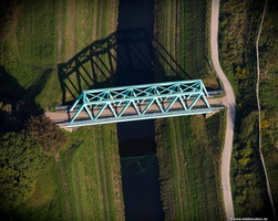 blaue Brücke über die Emscher Dinslaken Luftbild