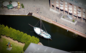 Aalschokker Fischereisegelschiffe im Alten Hafen  Düsseldorf Luftbild