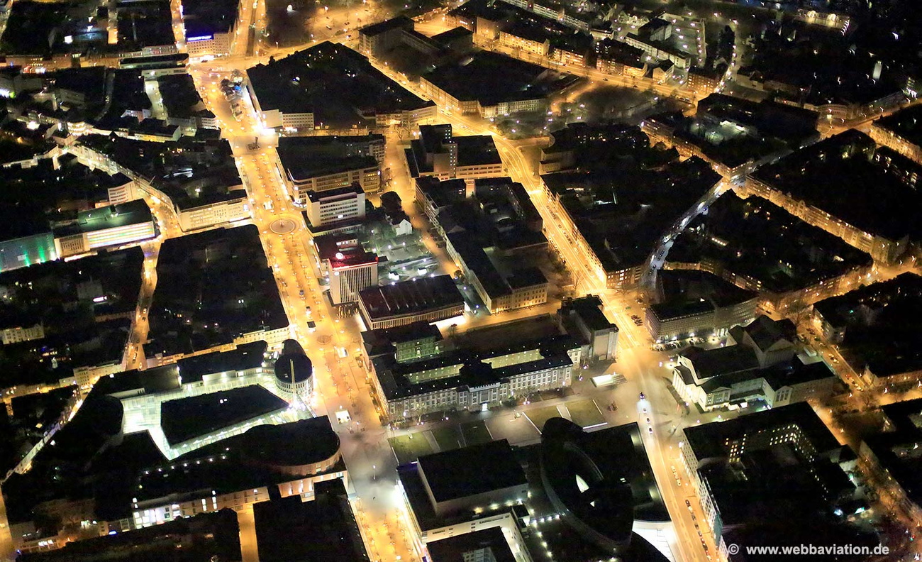 Duisburg Stadtzentrum bei Nacht  Luftbild  