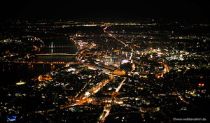 Köln bei Nacht Luftbild