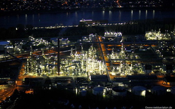 Rheinland Raffinerie Wesseling bei Nacht  Luftbild 