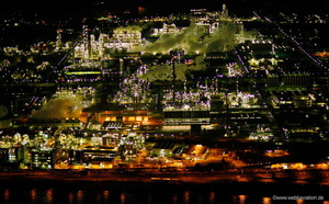 Rheinland Raffinerie Godorf bei Nacht  Luftbild 