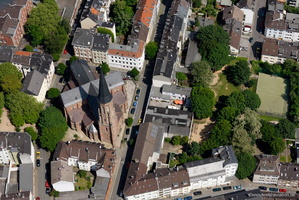 Kirche Herz Jesu und  Ludwigstraße  Wuppertal   Luftbild