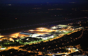  Dresden Flughafen bei Nacht Luftbild