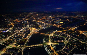 Panoramablick über Elbe in Dresden  Nachtluftbild