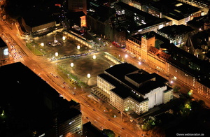 Das Opernhaus Leipzig bei Nacht Luftbild