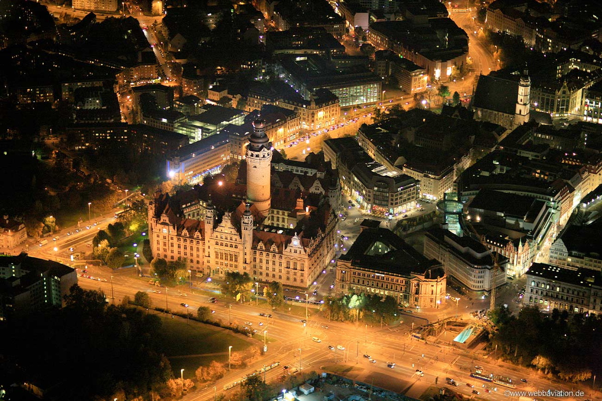  Neue Rathaus Leipzig bei Nacht  Luftbild