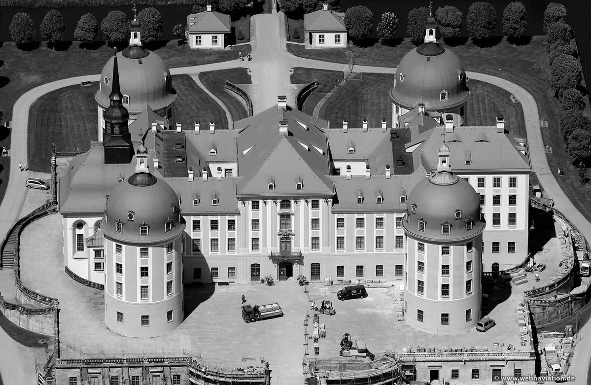 Schloss_Moritzburg_schwarz_weiss_hc26876bw.jpg