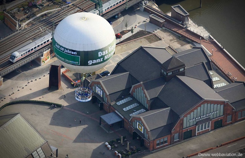Fesselballon und  Deichtorhallen Hamburg  Luftbild